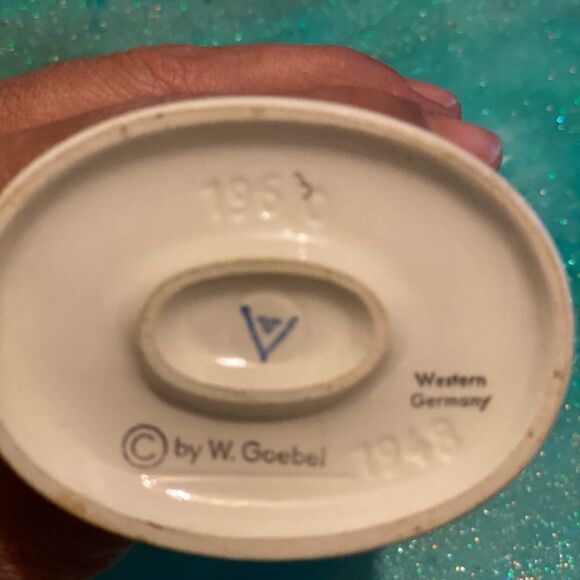 Set of (2) Hummel Collectible Figurines - Picture 9 of 9